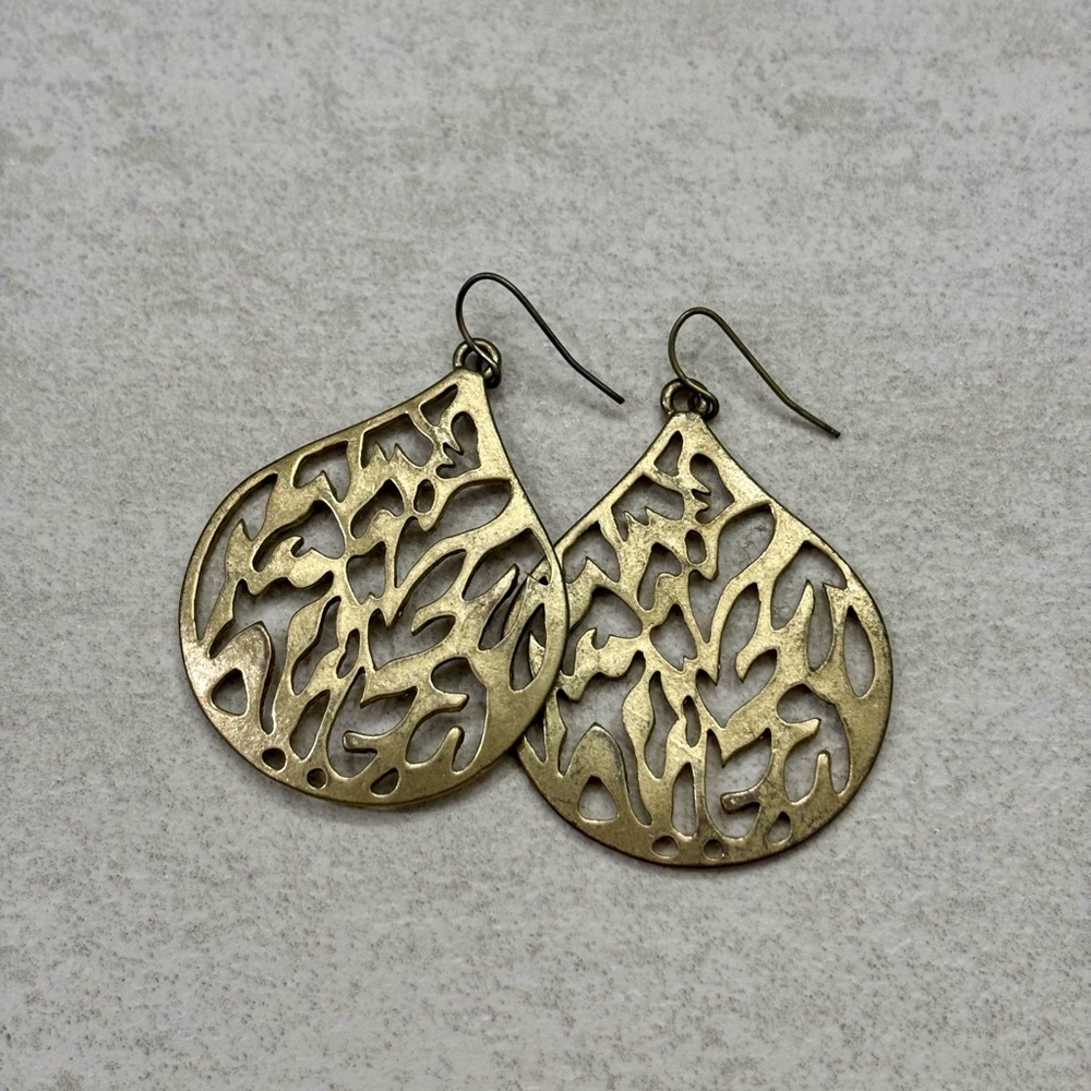 Elegant Gold Filigree Earrings